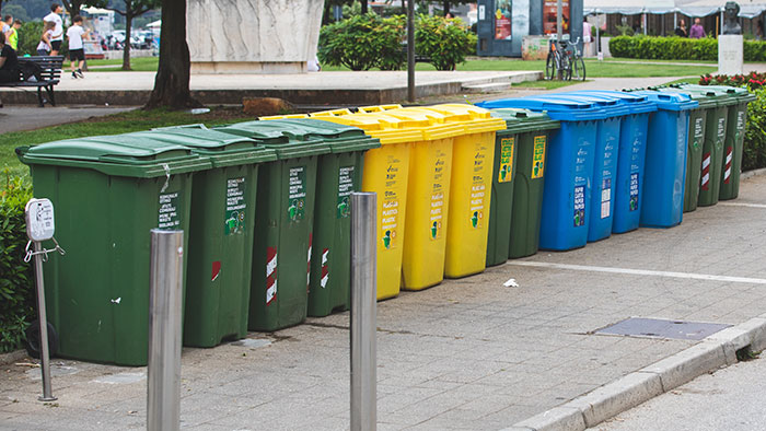 "Cheating On Your Partner": 40 Common Things That Should Not Be So Normalized