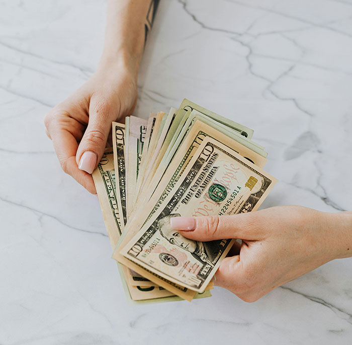 "Cheating On Your Partner": 40 Common Things That Should Not Be So Normalized