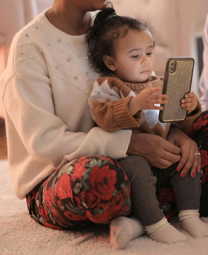 "Cheating On Your Partner": 40 Common Things That Should Not Be So Normalized