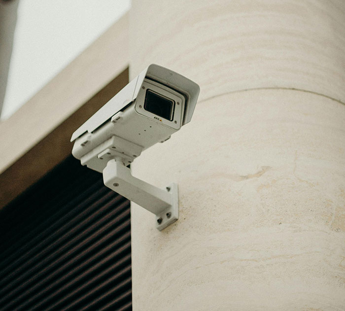 "Cheating On Your Partner": 40 Common Things That Should Not Be So Normalized