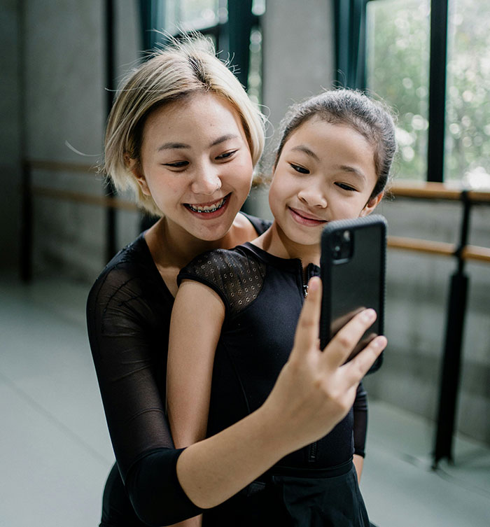 "Cheating On Your Partner": 40 Common Things That Should Not Be So Normalized