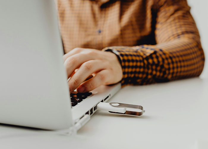 “It Works 100% Of The Time”: 35 “Obsolete” Things These People Haven’t Given Up On