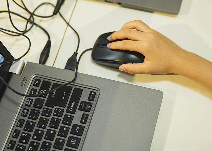 “It Works 100% Of The Time”: 35 “Obsolete” Things These People Haven’t Given Up On