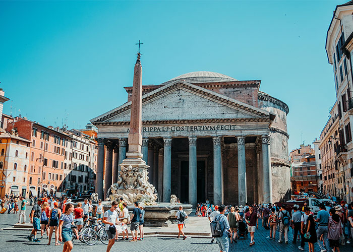 "Awful, Awful Place": 28 Tourists Share Cities They Will Never Visit Again