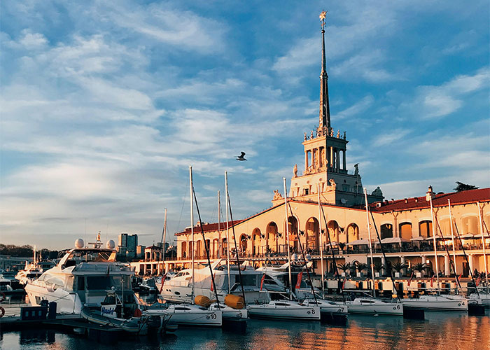 "Awful, Awful Place": 28 Tourists Share Cities They Will Never Visit Again