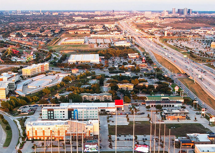 "Awful, Awful Place": 28 Tourists Share Cities They Will Never Visit Again