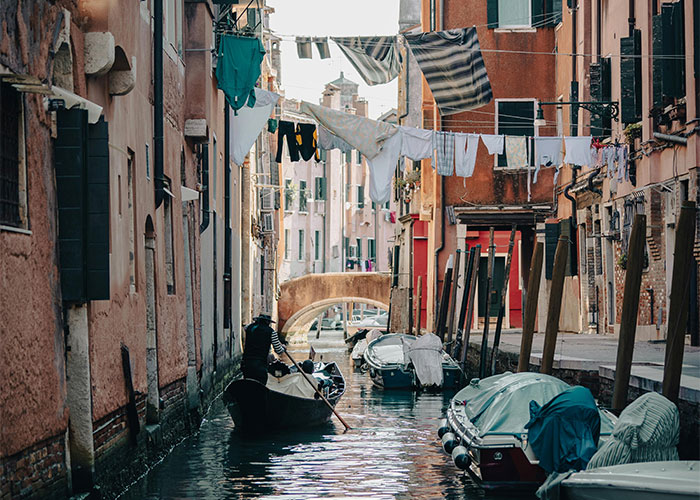 "Awful, Awful Place": 28 Tourists Share Cities They Will Never Visit Again