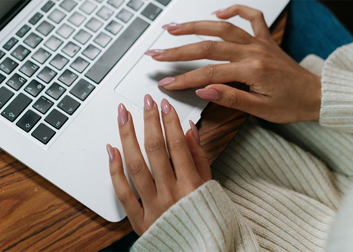 30 People Share Their 'Weird' Things And Ask If Others Do Them As Well