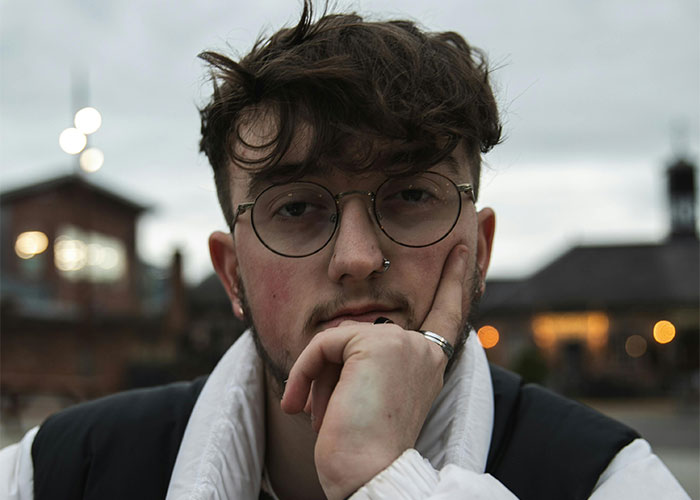 30 People Share Their 'Weird' Things And Ask If Others Do Them As Well