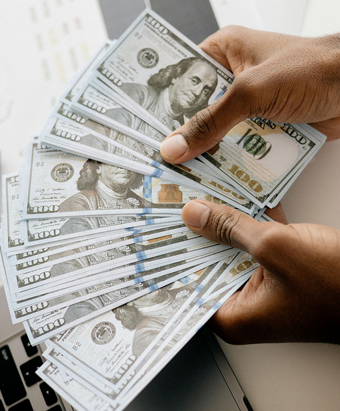 “Still Depressed”: 30 People Share What It’s Like To Have Dated Or Married Millionaires - 18