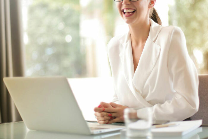 Someone Asks “What Job Is 100% Overpaid?” And 30 People Don’t Hold Back With Their Answers