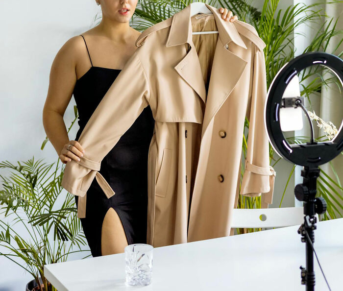 Someone Asks “What Job Is 100% Overpaid?” And 30 People Don’t Hold Back With Their Answers