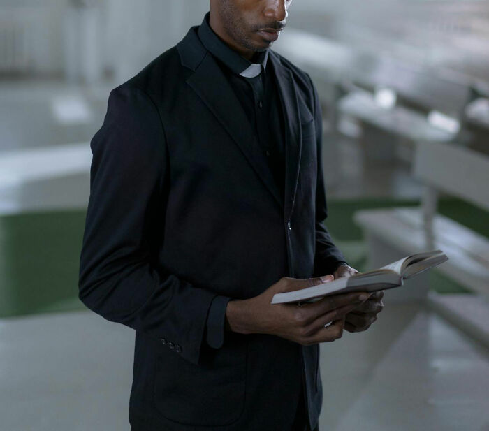 Someone Asks “What Job Is 100% Overpaid?” And 30 People Don’t Hold Back With Their Answers