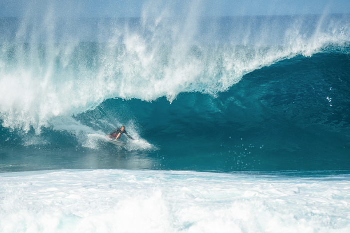 Huge Wave Caused By A Storm Attracted Surfers In Different Parts Of The World To Ride It Together Huge Wave Caused By A Storm Attracted Surfers In Different Parts Of The World To Ride It Together