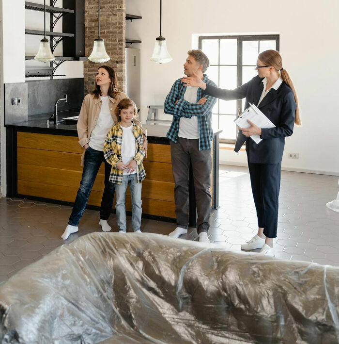 Someone Asks “What Job Is 100% Overpaid?” And 30 People Don’t Hold Back With Their Answers