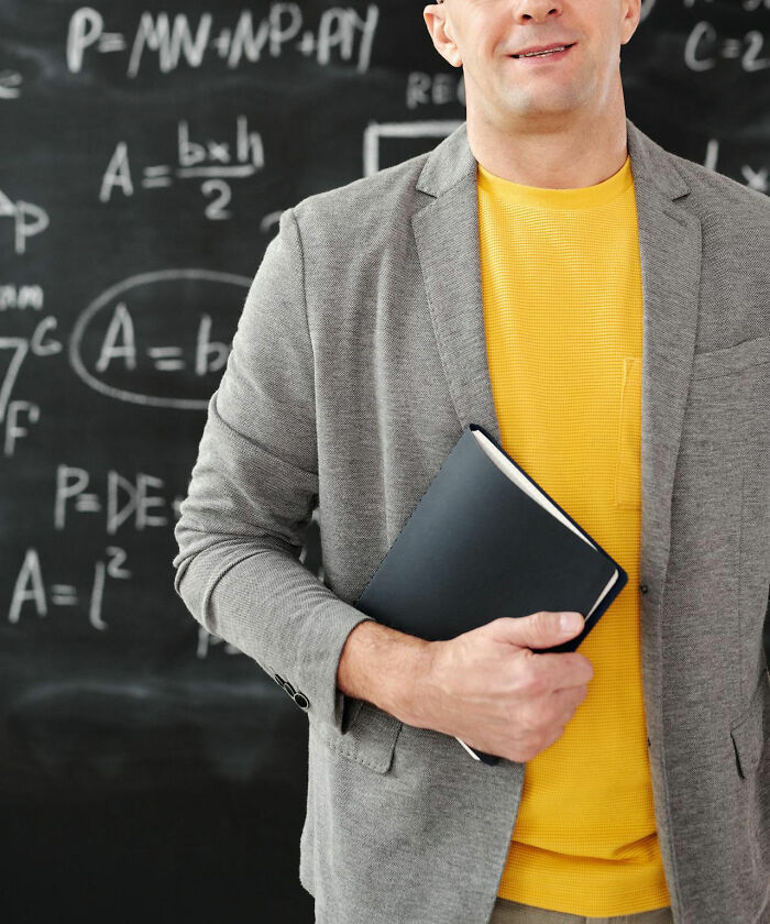 Someone Asks “What Job Is 100% Overpaid?” And 30 People Don’t Hold Back With Their Answers