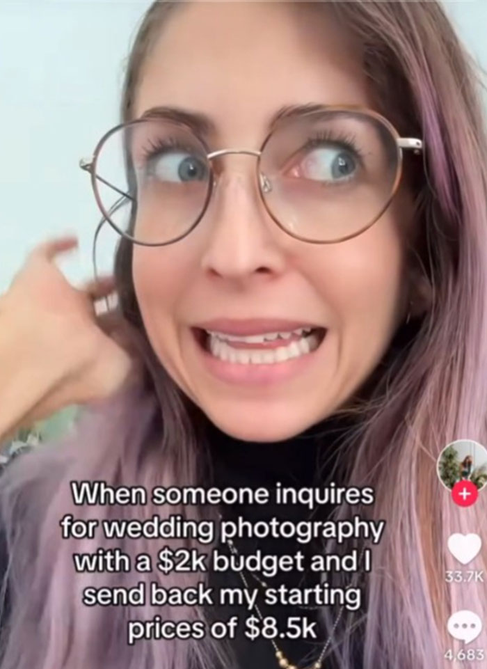Wedding Photographer Reveals Her Prices, People Can't Help But Mock Her