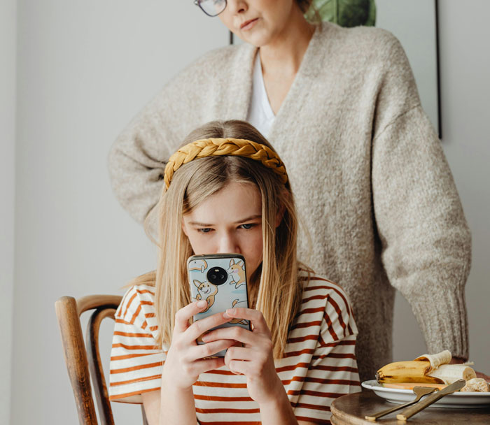 Family Drama Ensues Over Dad Refusing To Order Pizza For Socially Anxious Daughter Staying At Home - 1