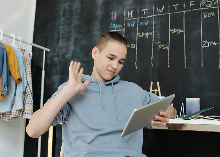 “Total Ignorance Of Science”: 40 Older Adults Point Out Weird Things That Are “Normal” Nowadays