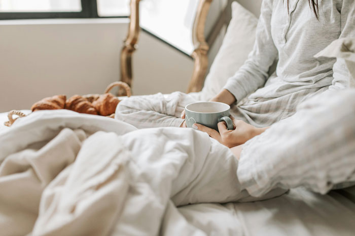 Stepmom Goes Out Of Her Way To Inconvenience Bedbound Teen, Bio Mom Gets Her Out Of There