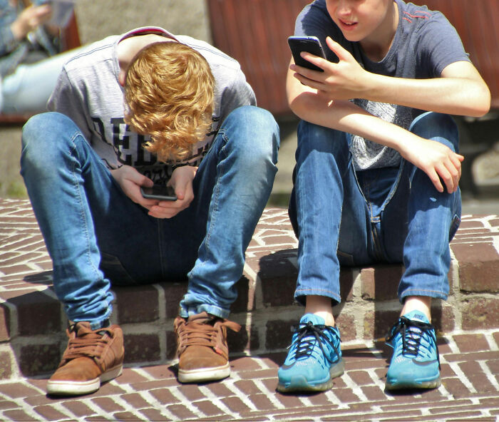 "Obsession With Therapy-Speak": 36 Things Older People Don't Get About The Younger Generations