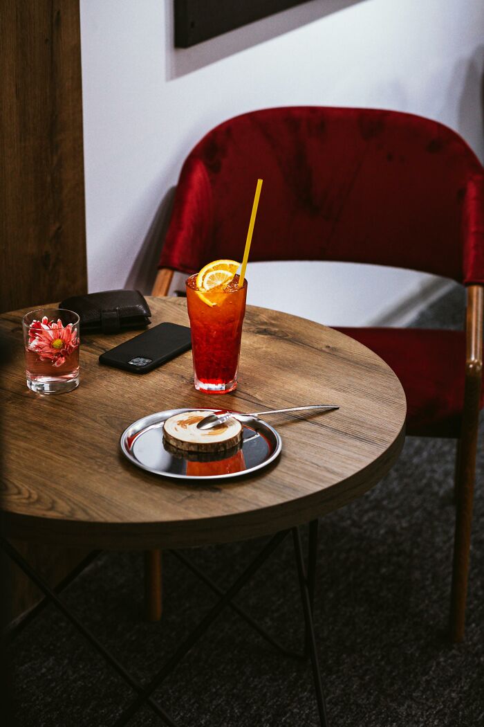 "Americans, What’s Something The Rest Of The World Does That You Find Absurd?" (28 Answers)