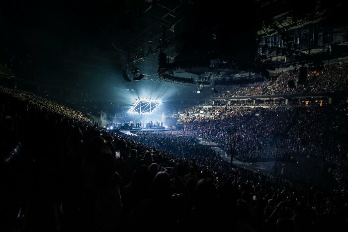 "Americans, What’s Something The Rest Of The World Does That You Find Absurd?" (28 Answers)