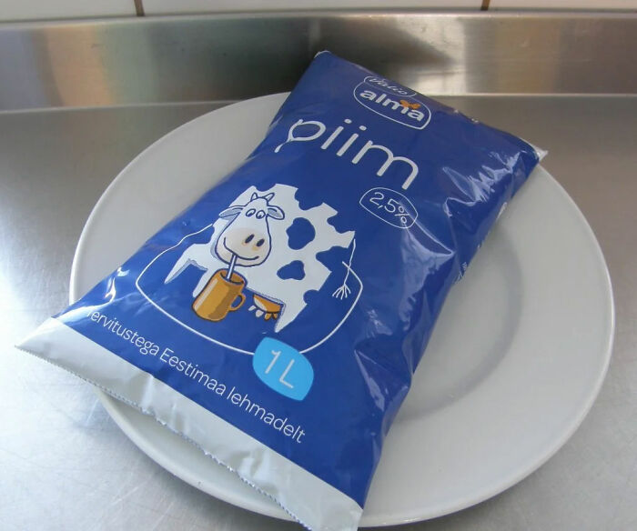 "Americans, What’s Something The Rest Of The World Does That You Find Absurd?" (28 Answers)