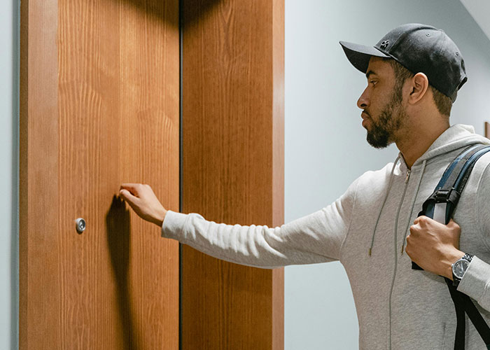 29 Women Who Live Alone Share What They Do To Be Safe