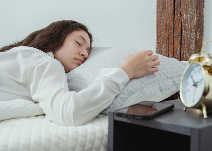 29 Women Who Live Alone Share What They Do To Be Safe