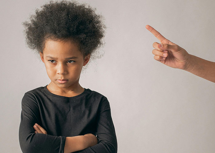 &ldquo;Why Don&rsquo;t YOU Handle Them?&rdquo;: Mom Fails To Control Her Kids, Regrets It When Security Shows Up