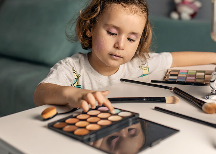 &ldquo;Why Don&rsquo;t YOU Handle Them?&rdquo;: Mom Fails To Control Her Kids, Regrets It When Security Shows Up