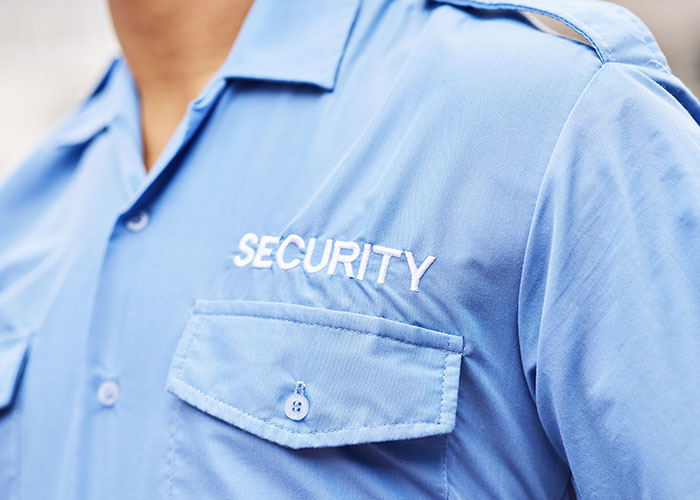 &ldquo;Why Don&rsquo;t YOU Handle Them?&rdquo;: Mom Fails To Control Her Kids, Regrets It When Security Shows Up