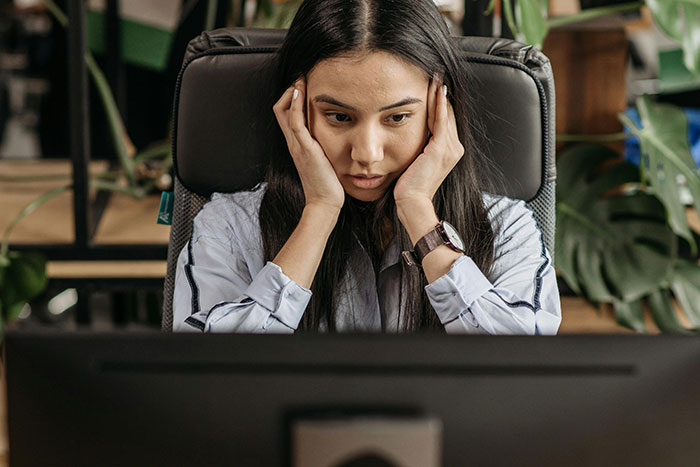 Someone Asked Women To Share Their Toxic Workplace Giveaways And 30 Delivered