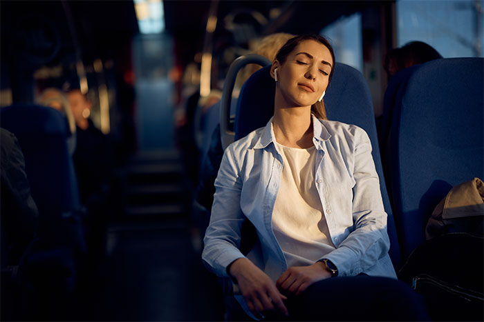 Woman Gets Back At An Annoying American Who Wouldn't Shut Up For Hours - 5