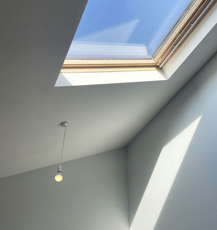 Mi esposa siempre deja las luces encendidas sin razón