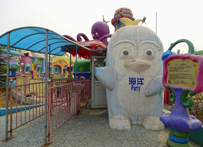 “From A Distance, It Looks OK”: Man Shares His Absurd Experience Visiting Beijing’s Amusement Park - 20