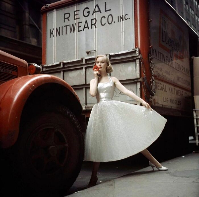 Urban Adventures: Capturing Life's Unscripted Moments Through Street Photography (42 New Pics)