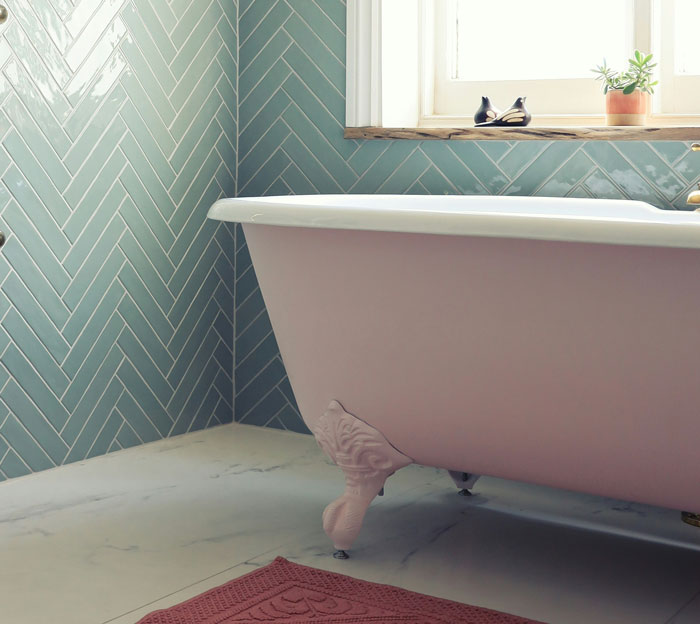 “If Lost, Please Mail To The FBI”: 30 Bizarre Things That Have Been Found In Hotel Rooms - 20