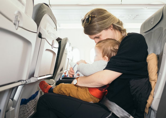 Injured Woman Refuses To Be Bullied Out Of Her Priority Seat By Entitled Dad - 7