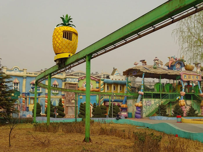 “From A Distance, It Looks OK”: Man Shares His Absurd Experience Visiting Beijing’s Amusement Park - 34