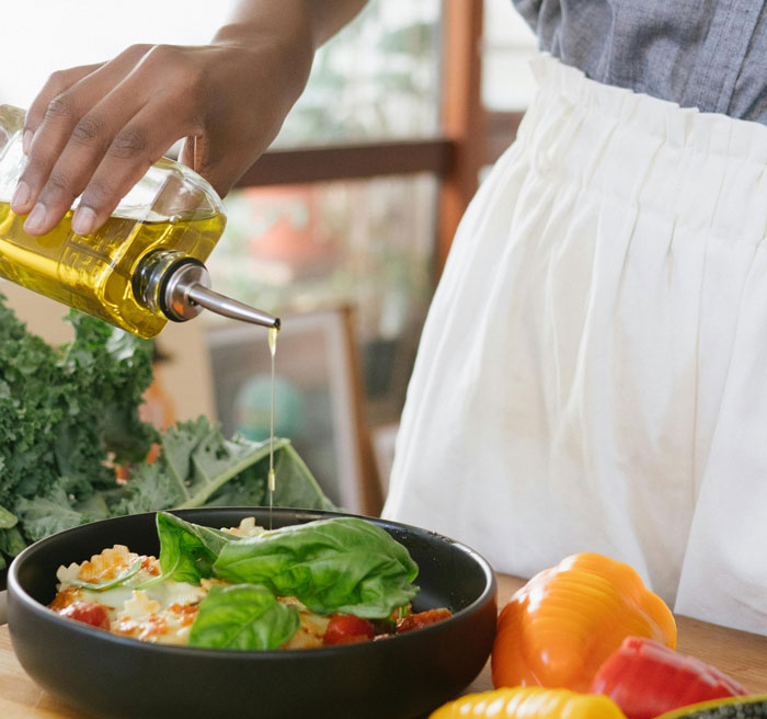“It’s Amazing”: 40 People Are Sharing Kitchen Tips And Tricks They Learned Throughout The Years