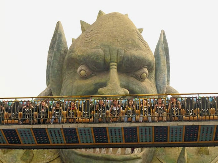 “From A Distance, It Looks OK”: Man Shares His Absurd Experience Visiting Beijing’s Amusement Park - 2