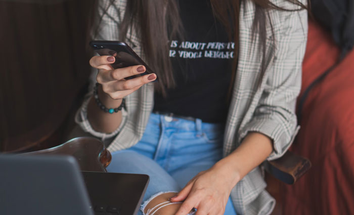 37-Year-Old Man Prank-Breaks Up With Long-Term Girlfriend, Doesn't Like Her Reaction - 4