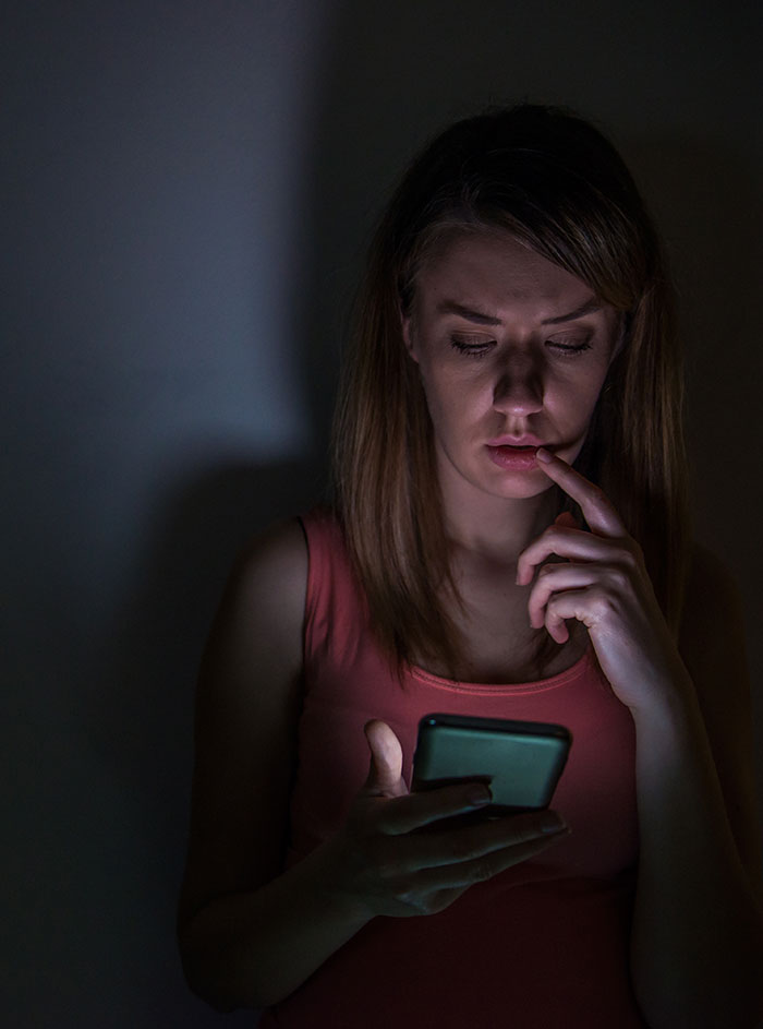 &ldquo;She&rsquo;s A Stalker&rdquo;: Woman Called Out For &ldquo;Creepy&rdquo; Behavior Tracking Down Man She Saw At Store