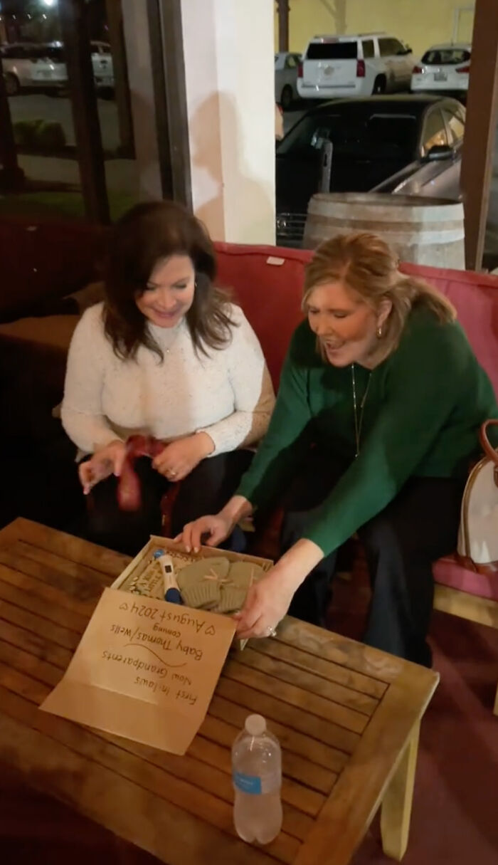 Besties Who Fell Pregnant At The Same Time Had Their Wish Come True After Their Kids Got Married - 2