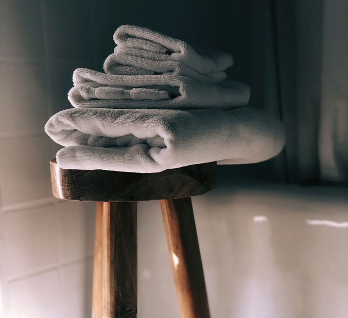 “If Lost, Please Mail To The FBI”: 30 Bizarre Things That Have Been Found In Hotel Rooms - 4