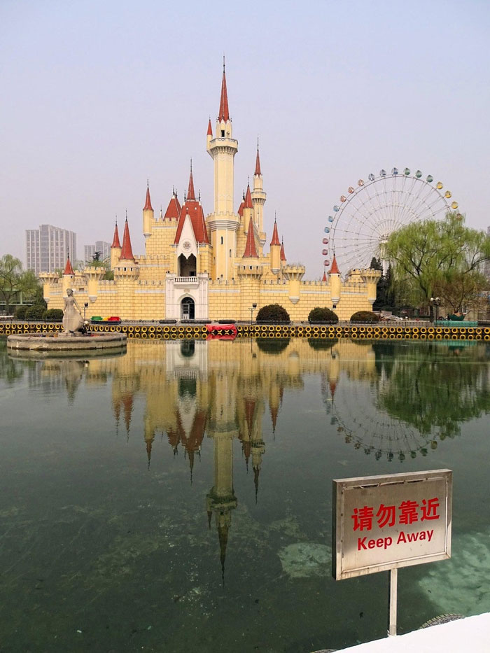 “From A Distance, It Looks OK”: Man Shares His Absurd Experience Visiting Beijing’s Amusement Park - 38
