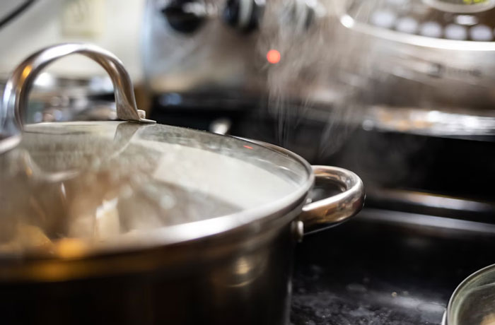 “It’s Amazing”: 40 People Are Sharing Kitchen Tips And Tricks They Learned Throughout The Years