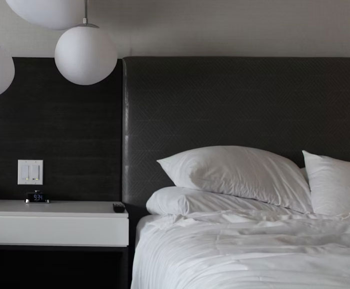 “If Lost, Please Mail To The FBI”: 30 Bizarre Things That Have Been Found In Hotel Rooms - 27